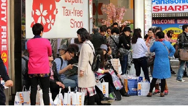 Trung Quốc đổ xô sang Nhật mua hàng với số lượng lớn