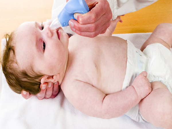 Cách chữa trị cho trẻ 2 tháng tuổi bị ngạt mũi