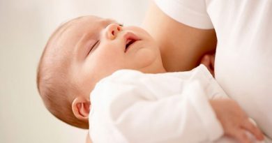 Trẻ sơ sinh thở khò khè nguyên nhân do đâu?