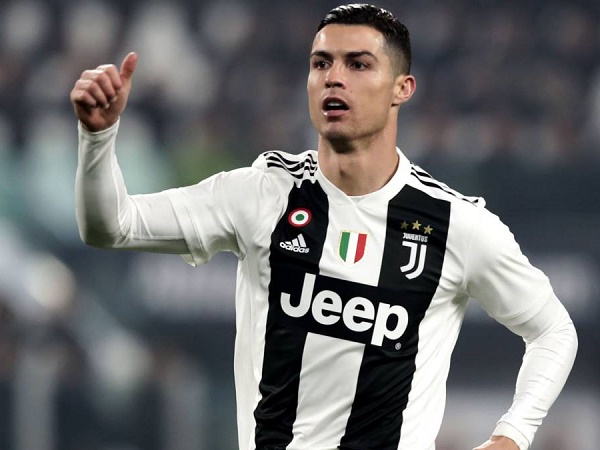 Ronaldo từ chối vinh dự tại Serie A