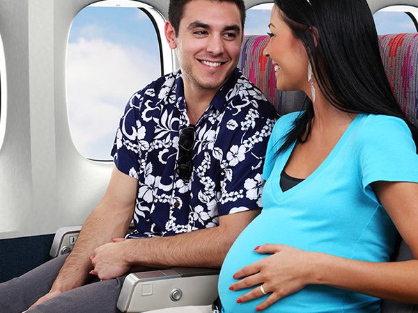 Tìm hiểu thủ tục đi máy bay quốc tế cho mẹ bầu